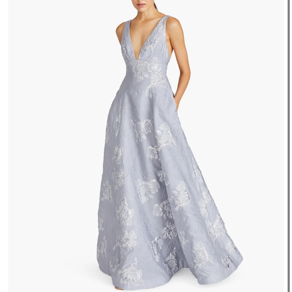 Monique Lhuillier Light Blue Floral Embroidered V-Neck Gown